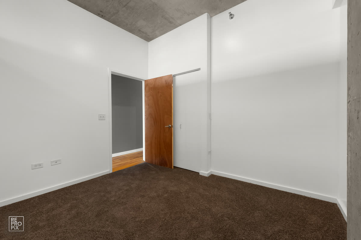 Empty room before virtual staging