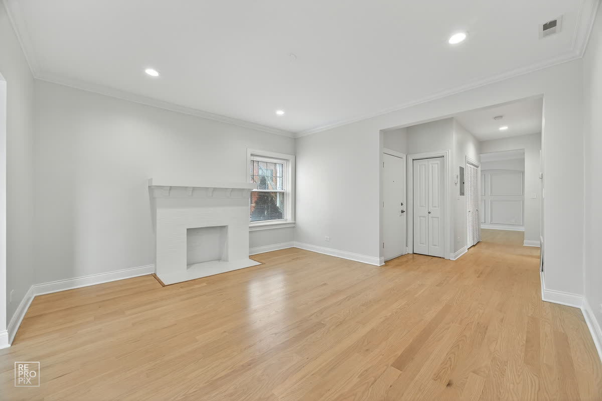 Empty room before virtual staging