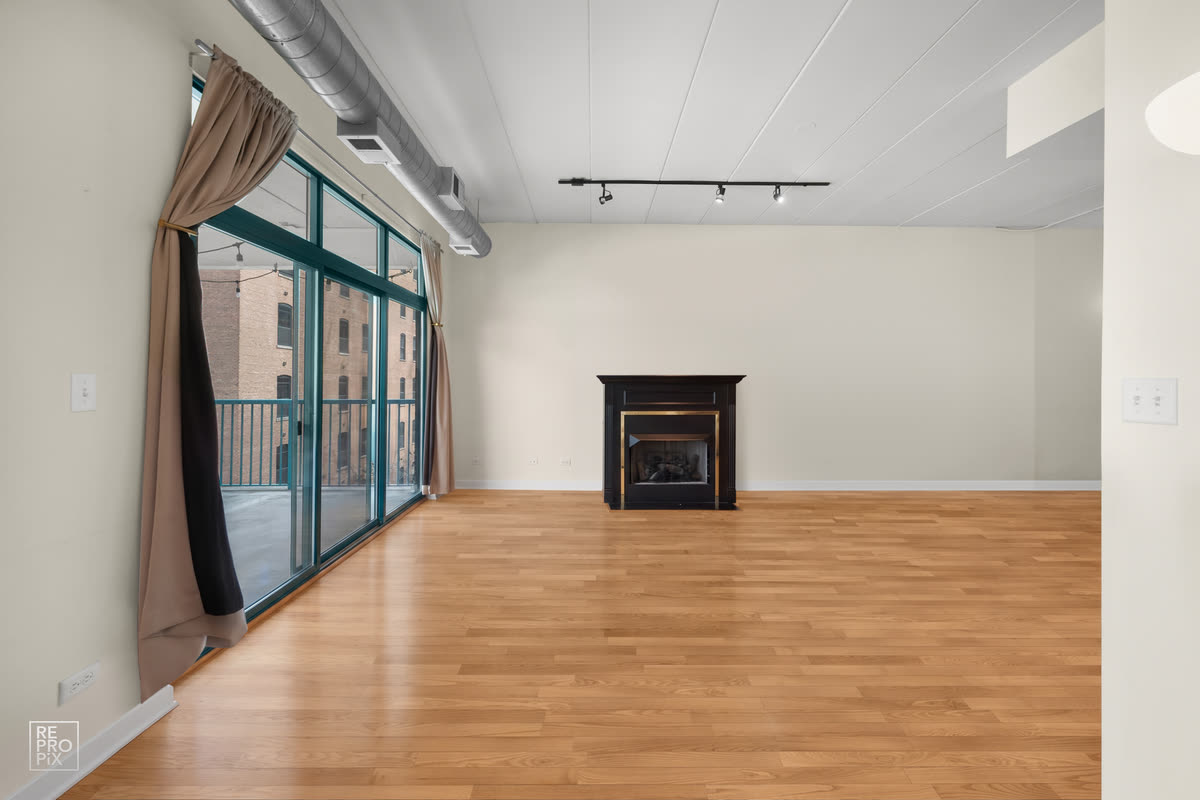 The same room with the objects removed