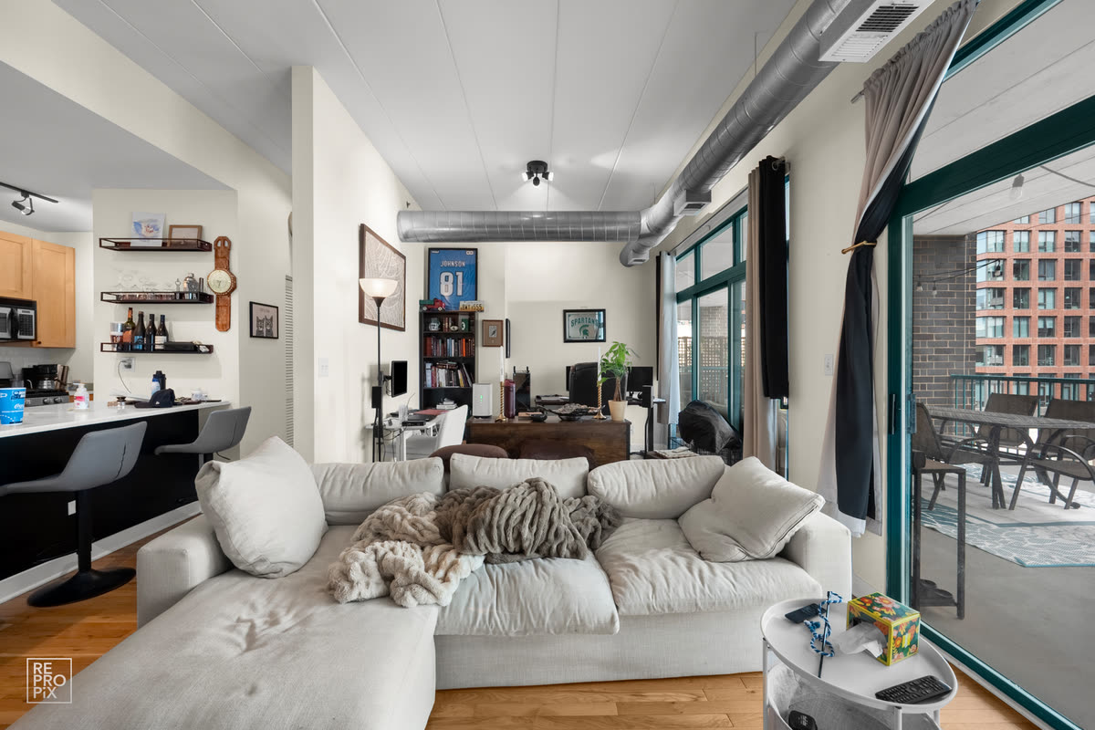Room before unwanted objects were removed